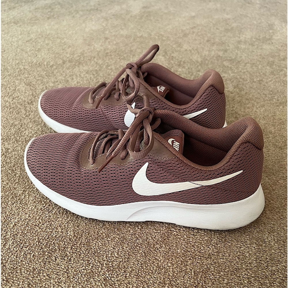 Nike Tanjun